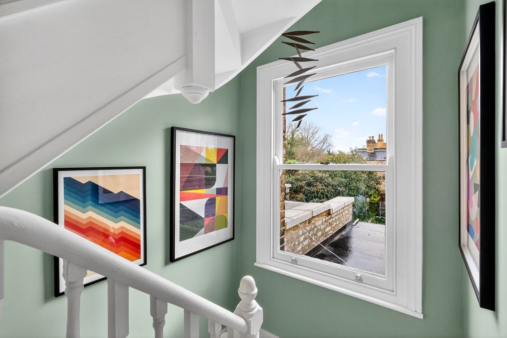 Property photo 3 of 24 Landing