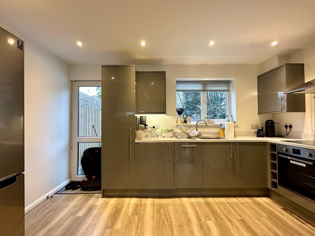 Property photo 3 of 8 Kitchen