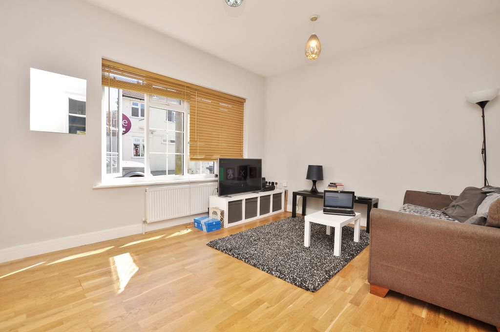 Property photo 3 of 7 Photo 03