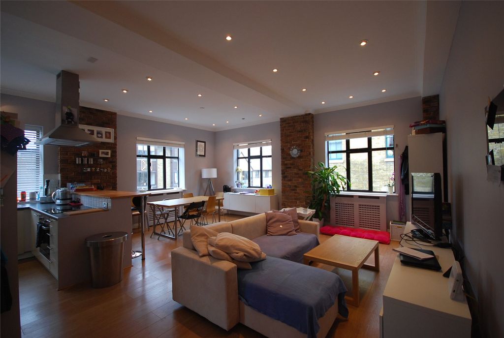 Property photo 1 of 8