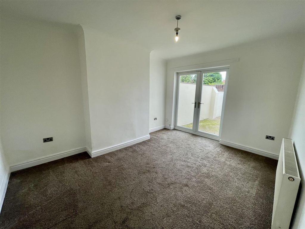 Property photo 3 of 12 Dining Room