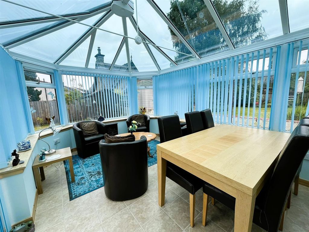 Property photo 2 of 21 Conservatory