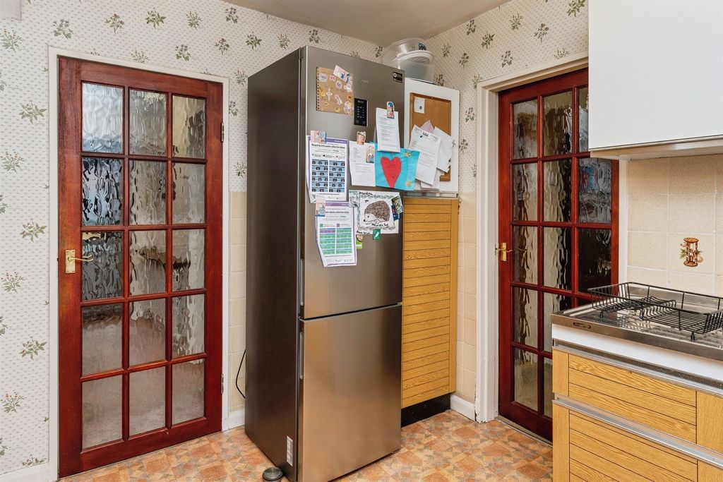 Property photo 3 of 18