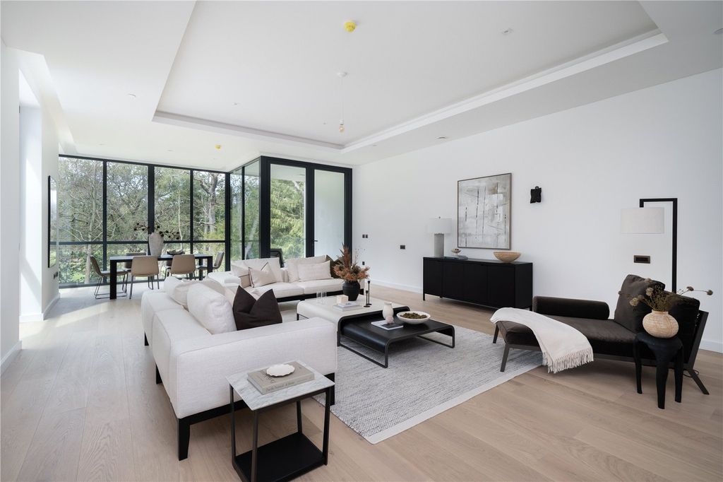 Property photo 1 of 31 Reception Space