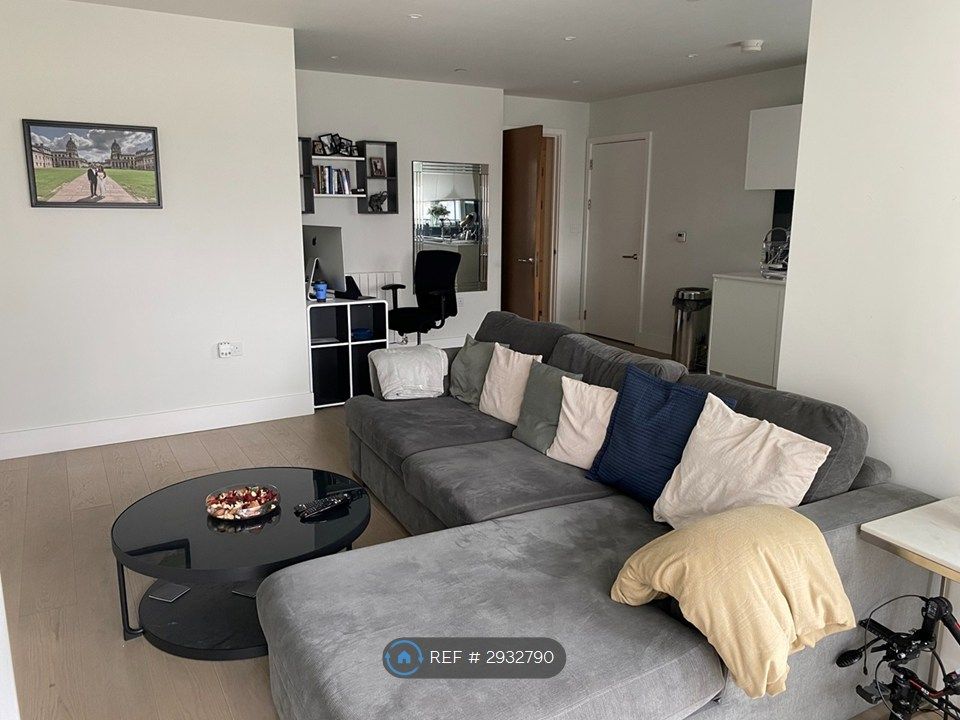 Property photo 2 of 15 Living Room