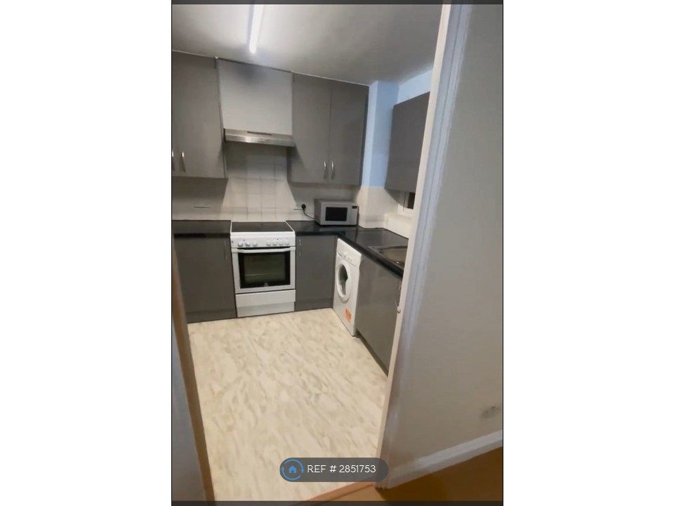 Property photo 2 of 8 Kitchen