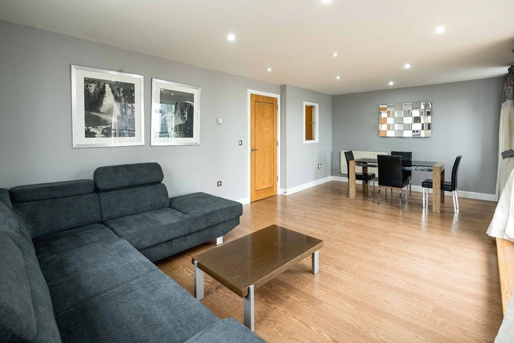 Property photo 3 of 10 Picture No. 06