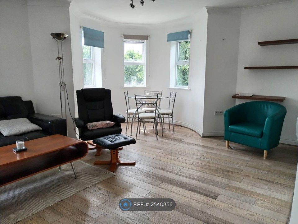 Property photo 2 of 11 Living Room