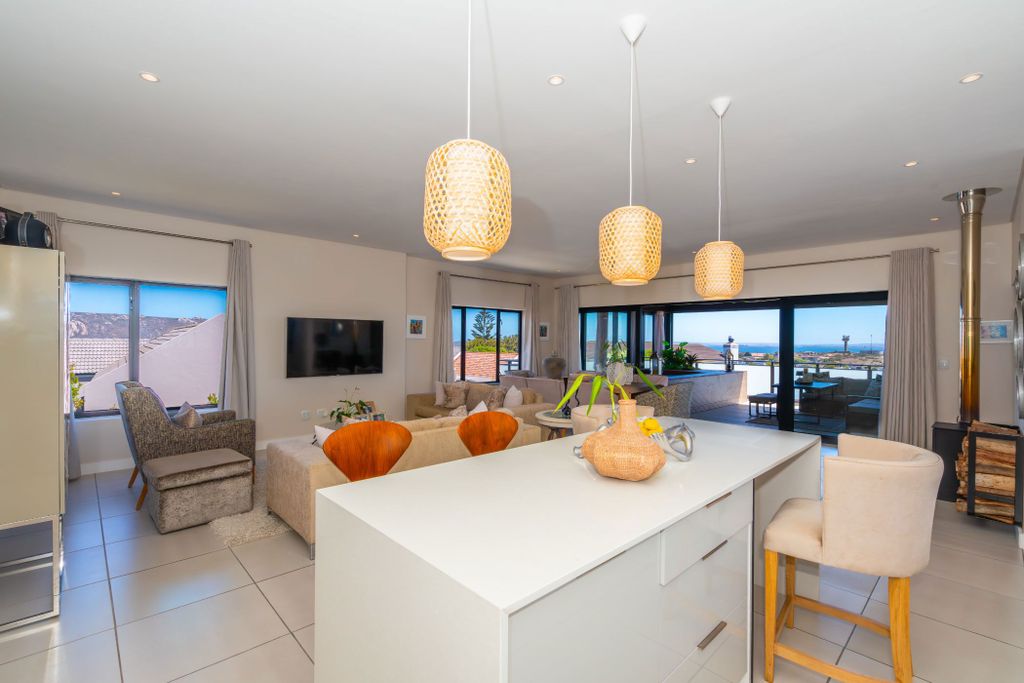 Property photo 2 of 42 La1734347