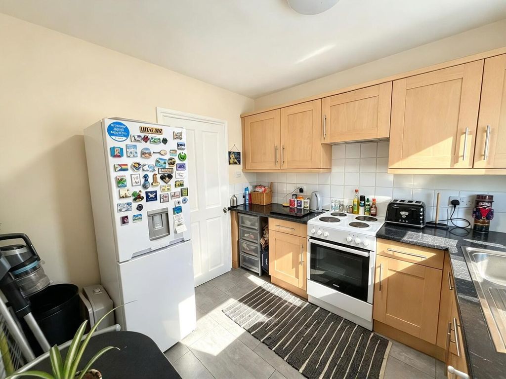 Property photo 2 of 8 Kitchen