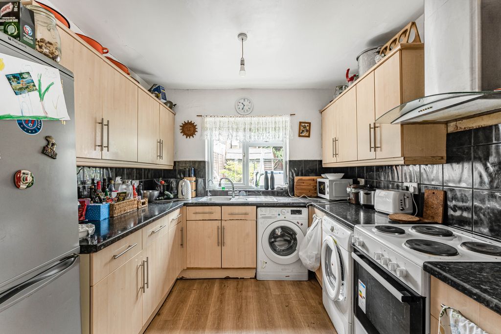 Property photo 3 of 18