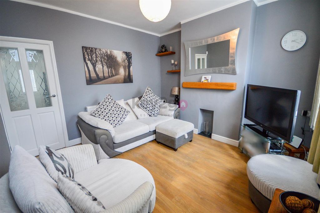 Property photo 2 of 15 4.Png