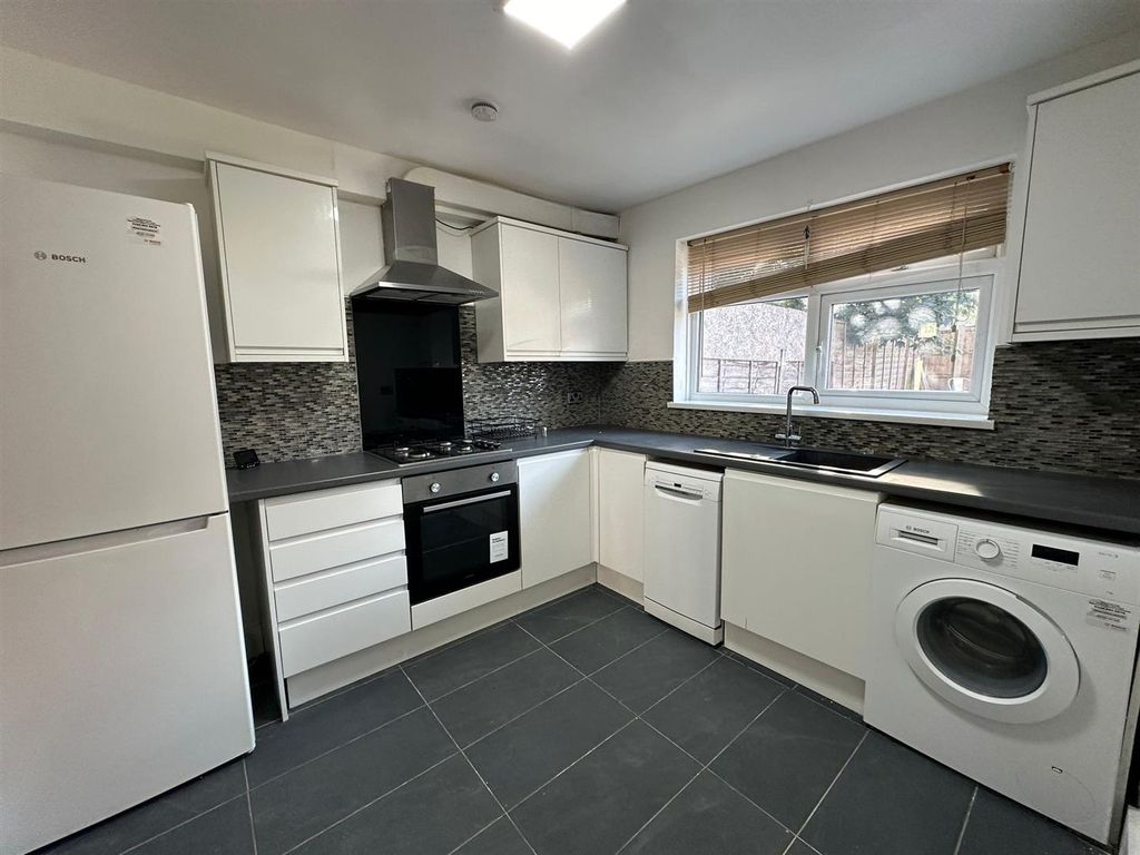 Property photo 1 of 10 Kitchen.Jpg