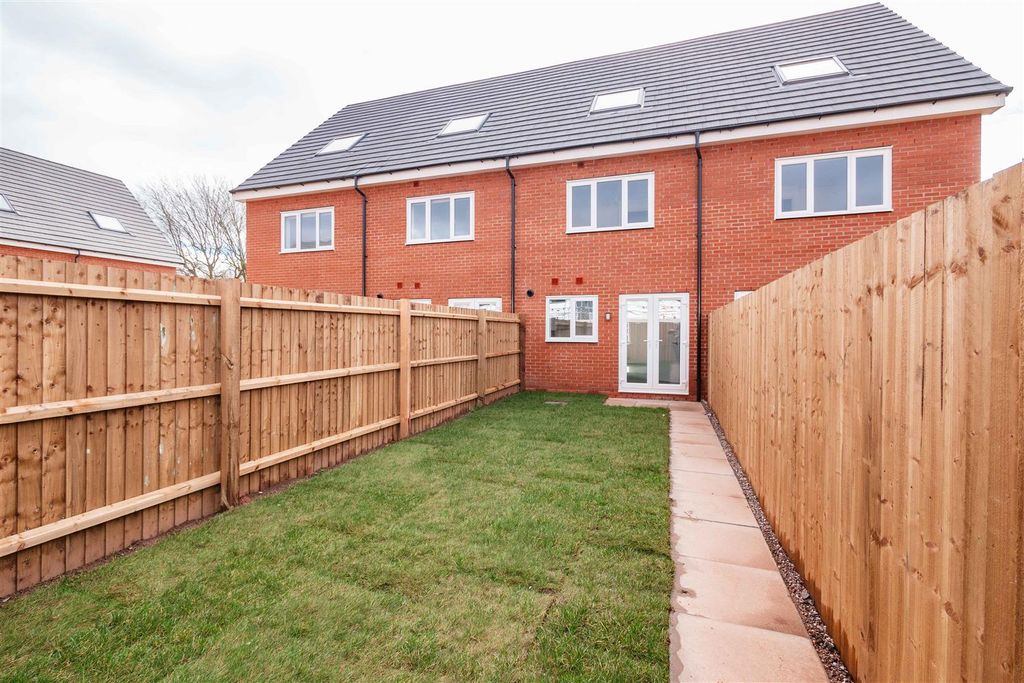 Property photo 2 of 9 Garden 1.Jpg