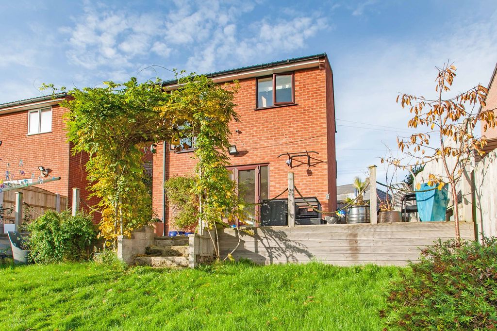 Property photo 2 of 30