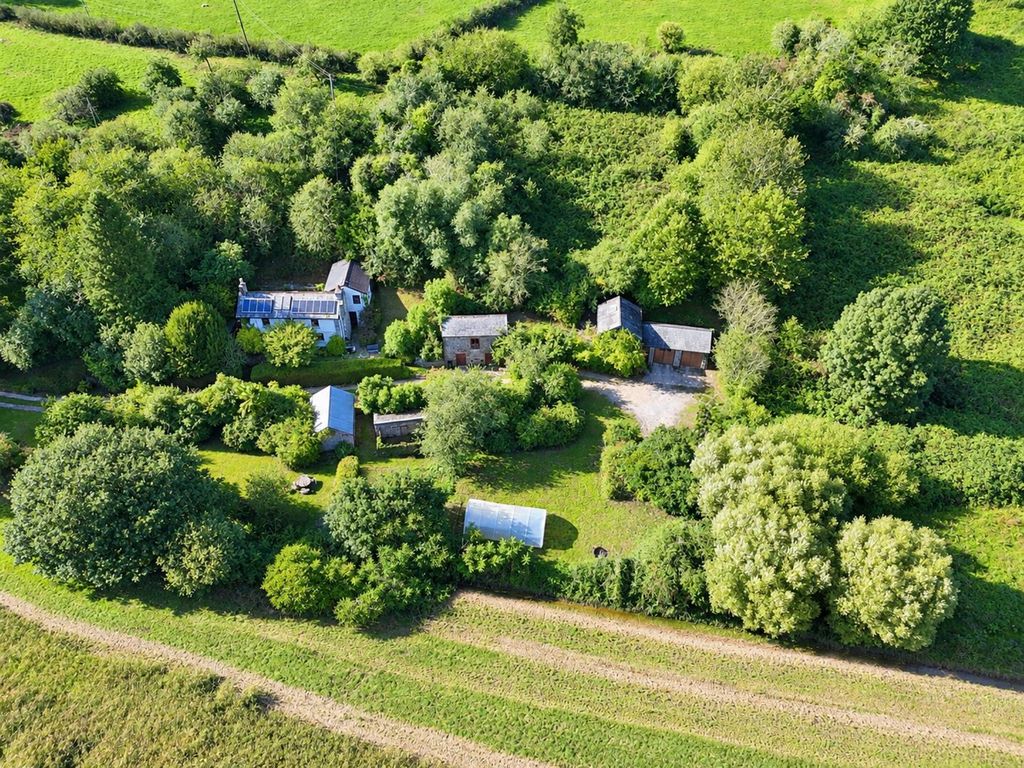 Property photo 2 of 21 Green Bank