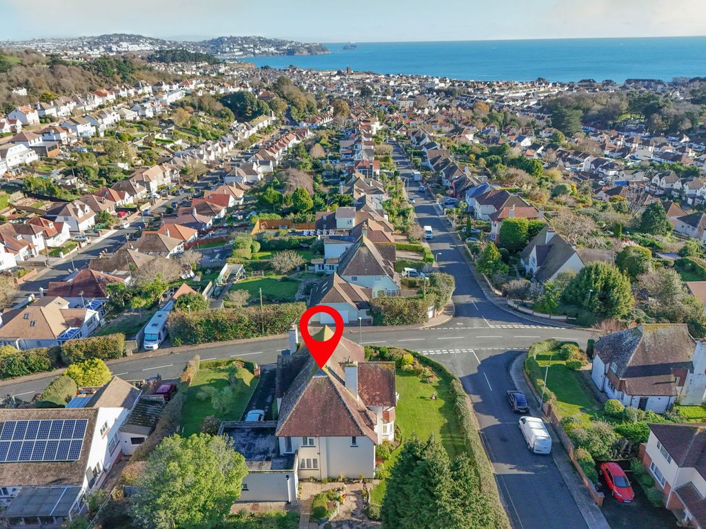 Property photo 2 of 25