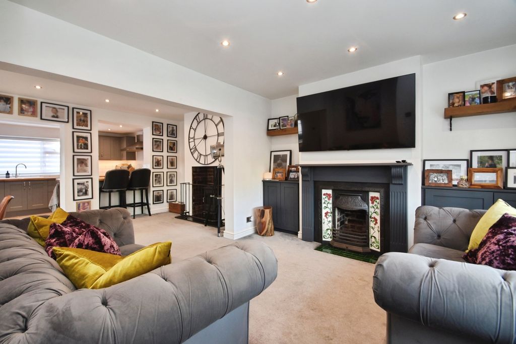 Property photo 3 of 18 Pbox-Img.Jpg