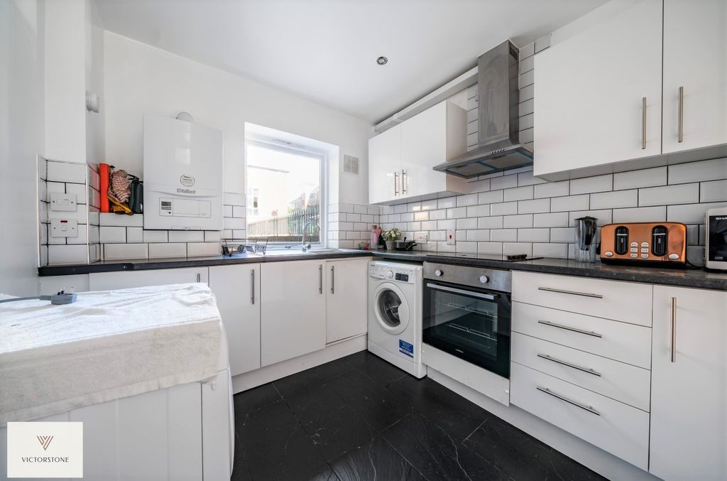 Property photo 2 of 14 2472563