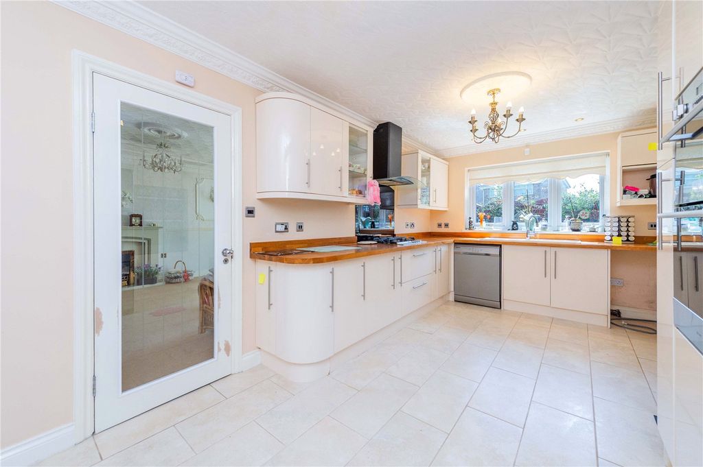 Property photo 2 of 25 Picture No. 11