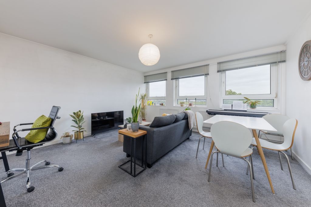 Property photo 3 of 8 Stangate F36 (08 ...