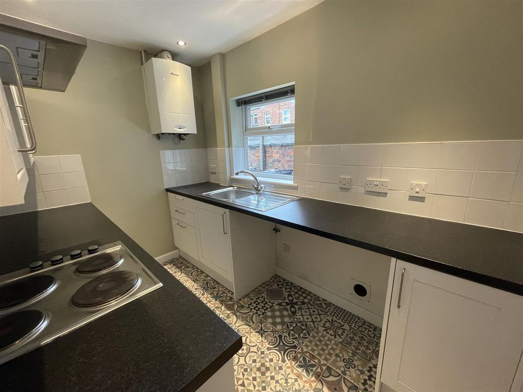 Property photo 3 of 16 Kitchen