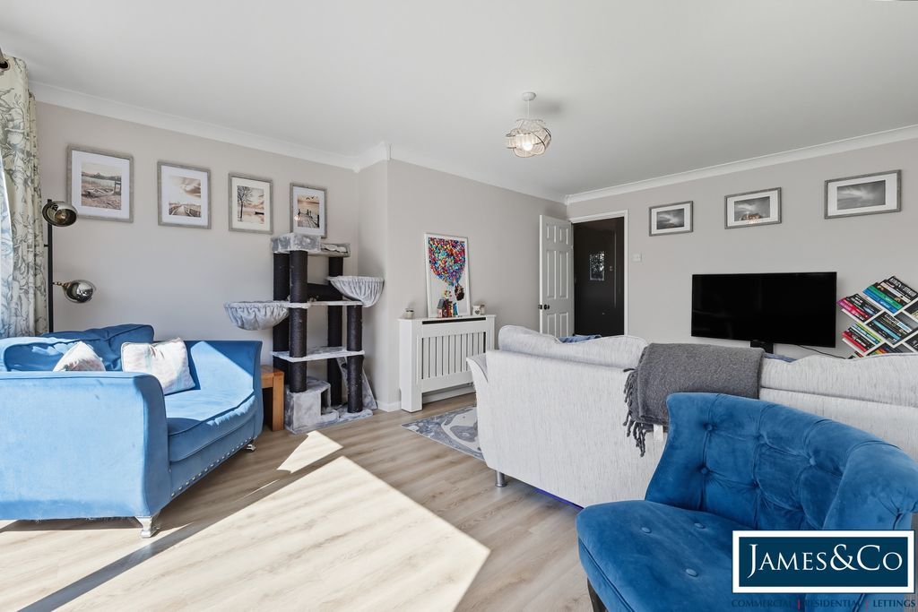 Property photo 2 of 20 42Woodviewroadm