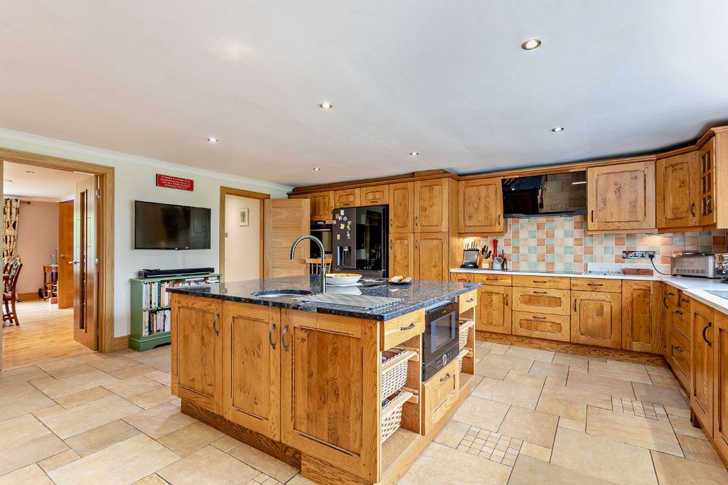 Property photo 2 of 27 Picture No. 25