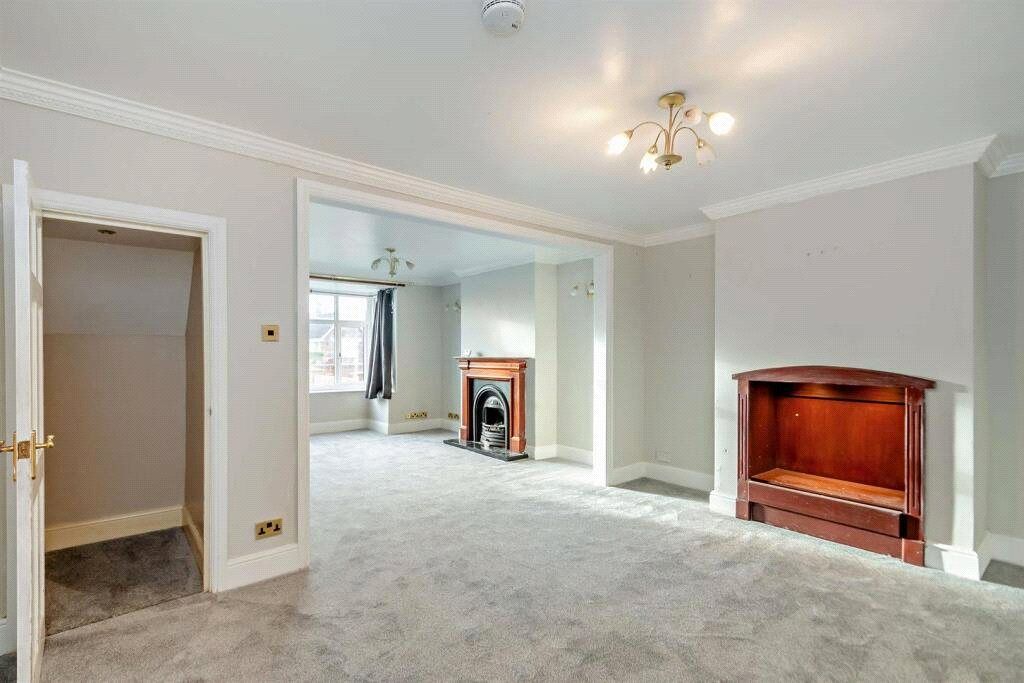 Property photo 3 of 18 Sitting Room