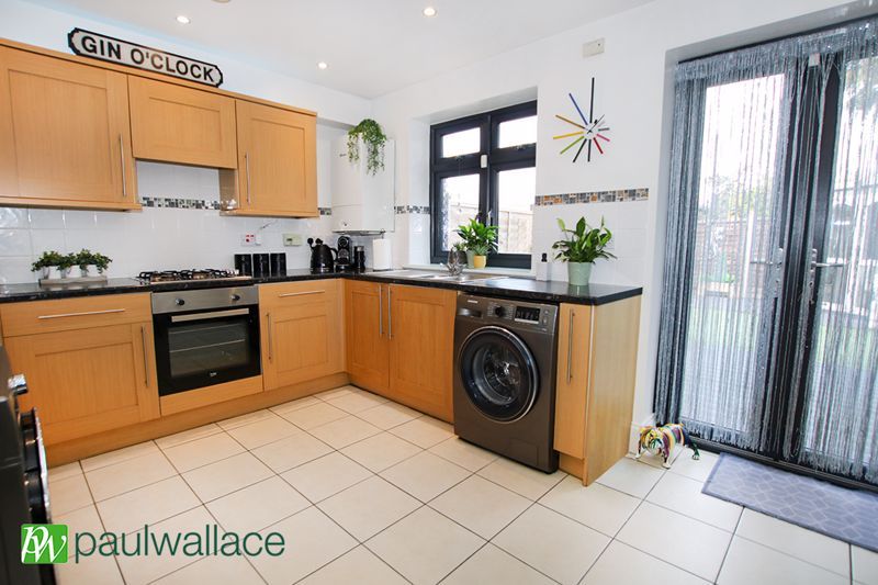 Property photo 3 of 19 Kitchen