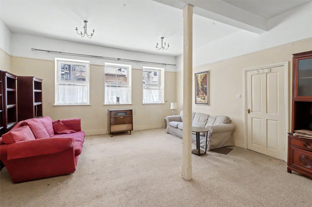 Property photo 3 of 14 3 - Picture No. 07