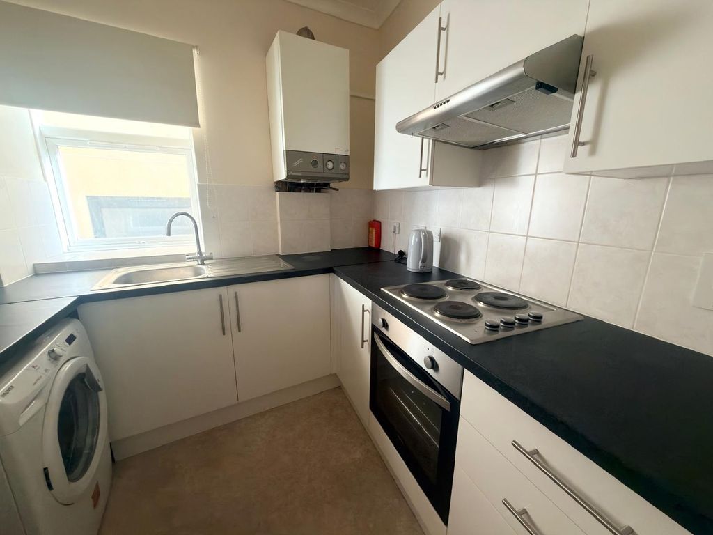 Property photo 2 of 8 Kitchen