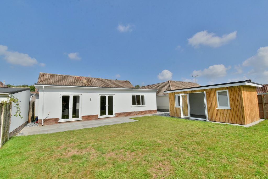 Property photo 2 of 19