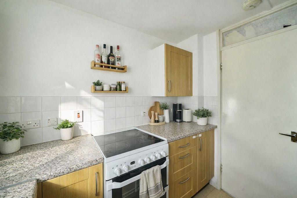 Property photo 3 of 12 Picture No. 18