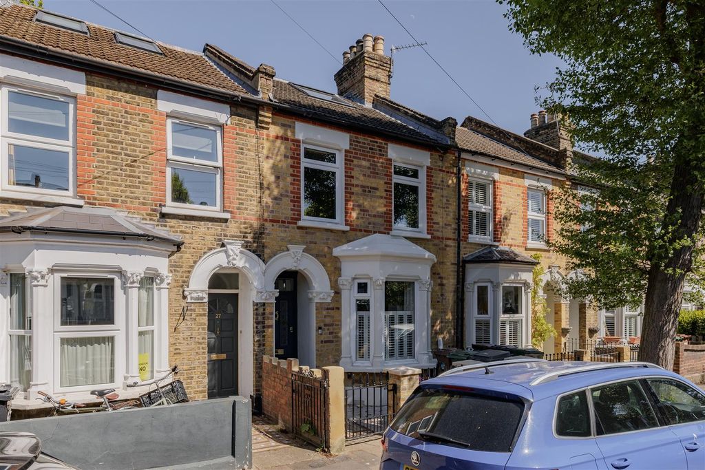 Property photo 2 of 51 Cheneys Road, E11