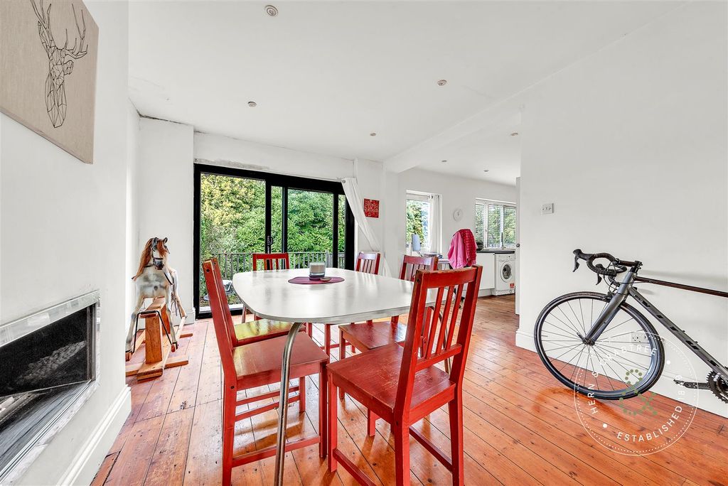 Property photo 3 of 30 Mitre-Place-20.Jpg