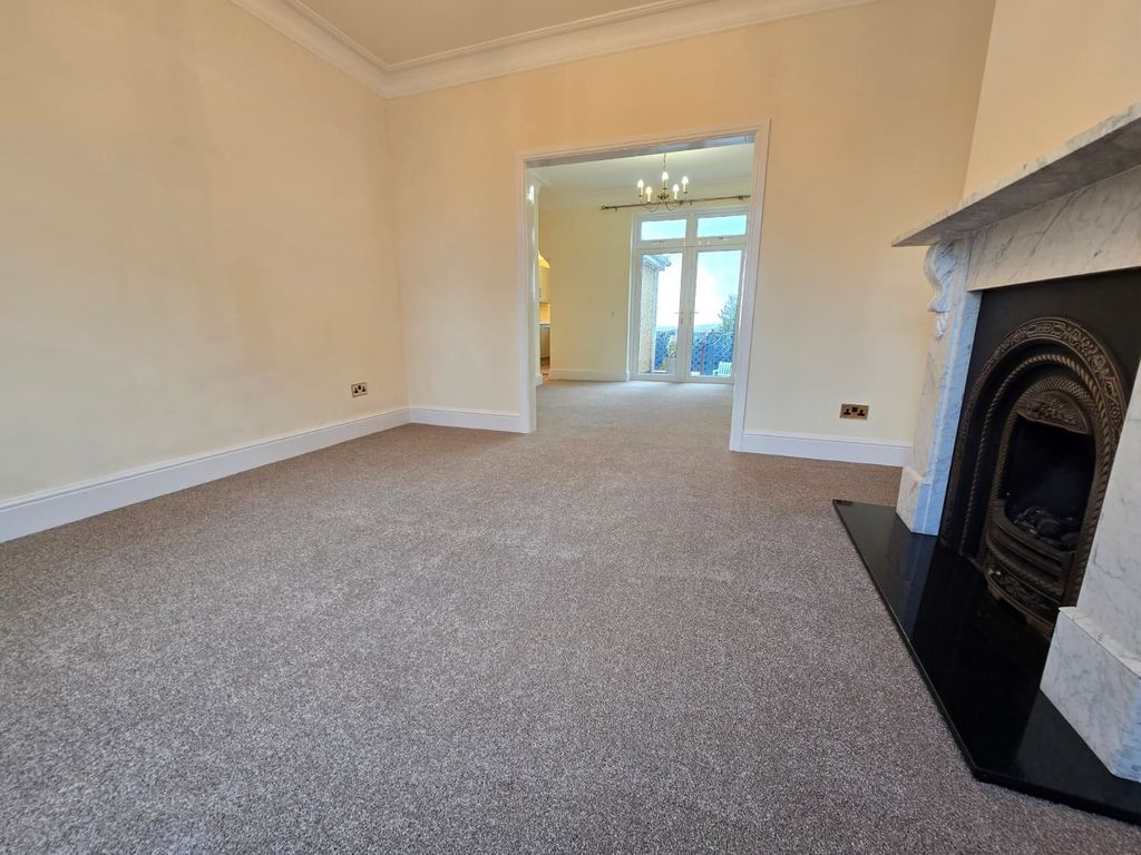 Property photo 3 of 17 Living Room