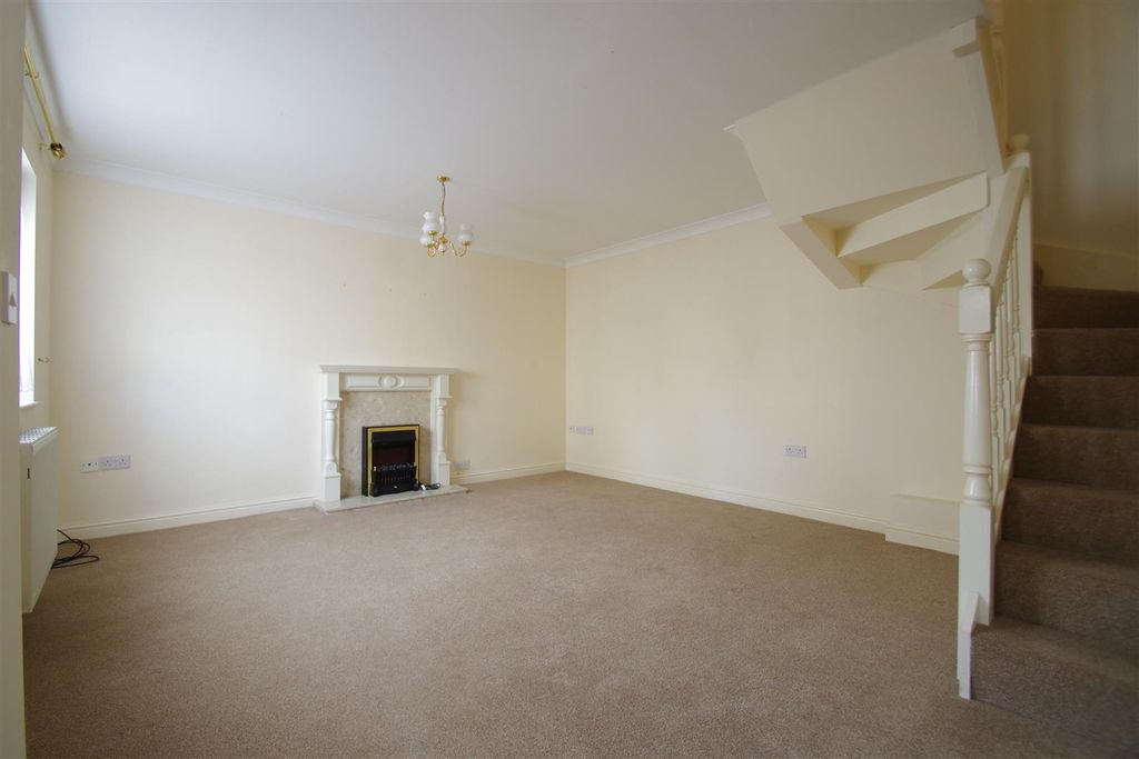Property photo 3 of 5 Living Room