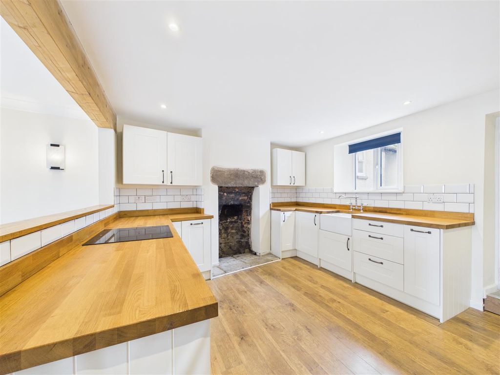 Property photo 2 of 25