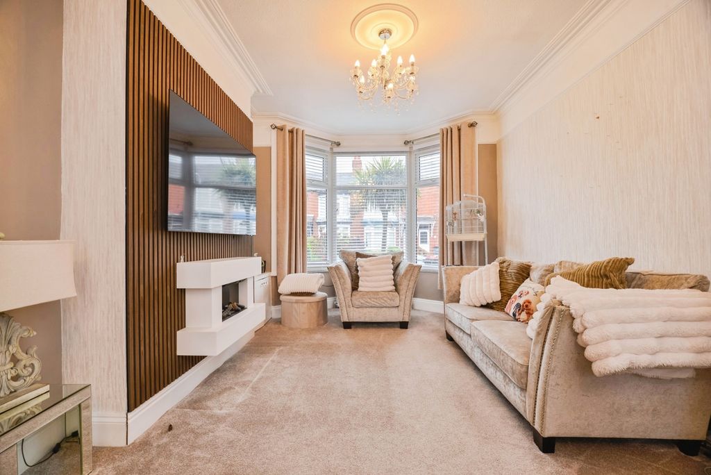 Property photo 2 of 15 Pbox-Img.Jpg