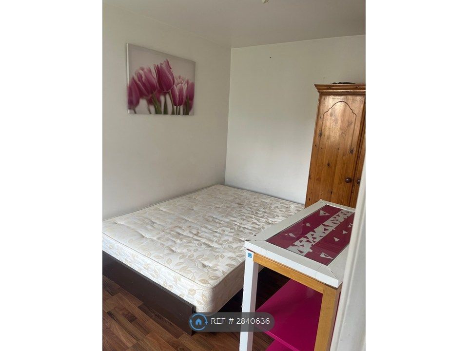 Property photo 3 of 6 Bedroom