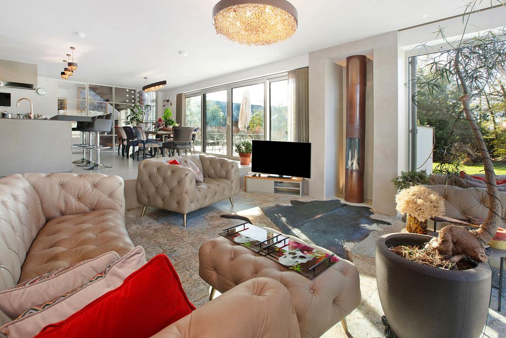 Property photo 3 of 22 Image