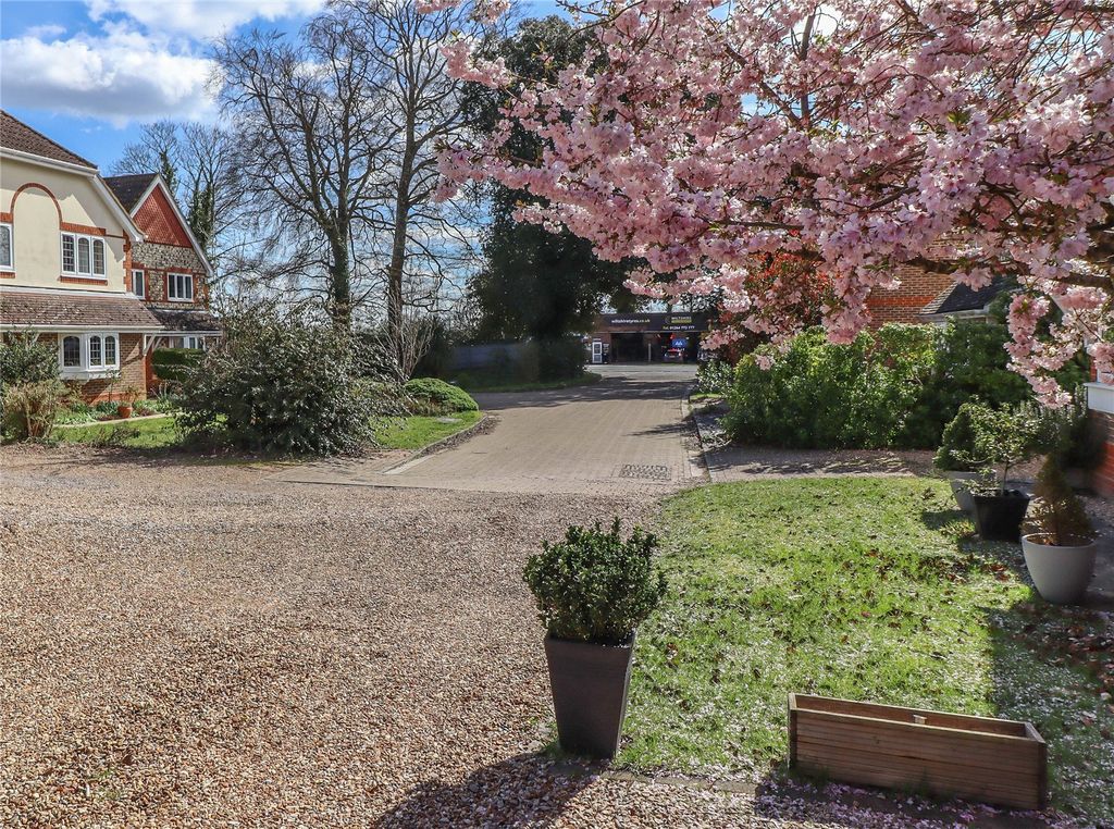 Property photo 2 of 23 Picture No. 27