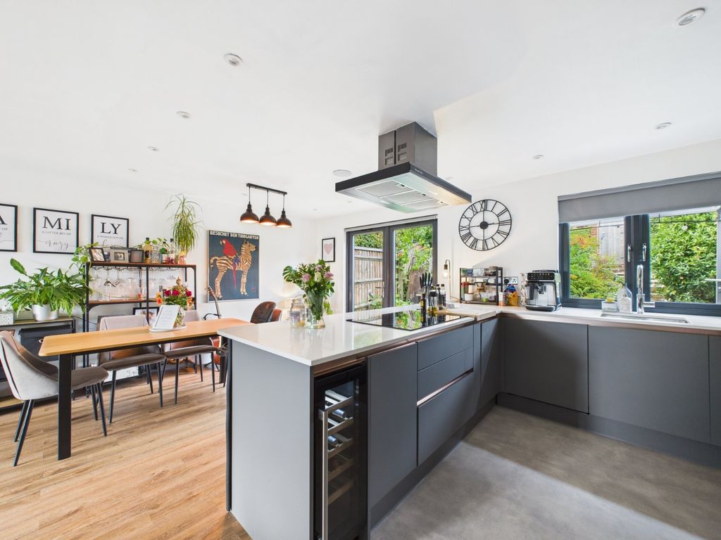 Property photo 2 of 19 Kitchen/Breakfast