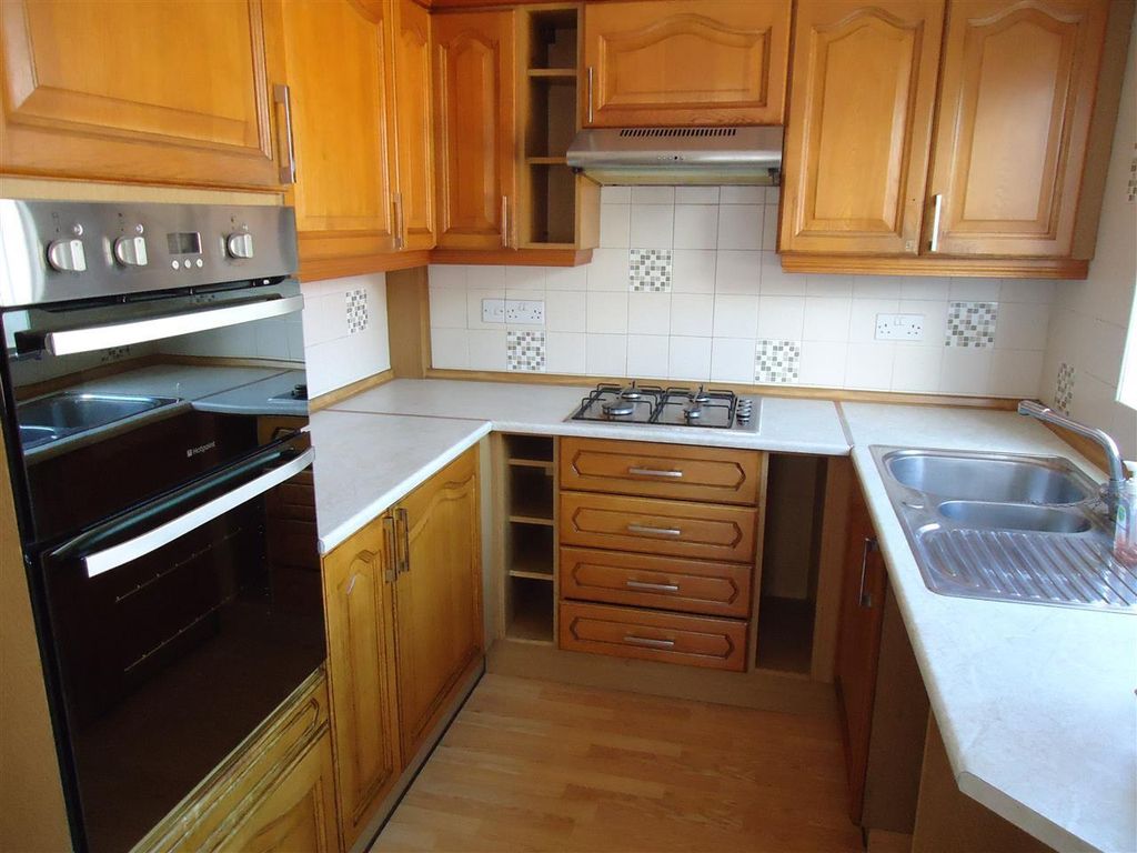 Property photo 2 of 14 Kitchen