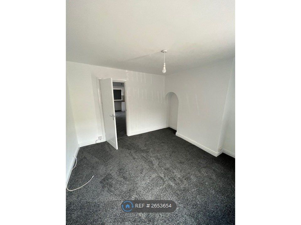 Property photo 3 of 11 Lounge