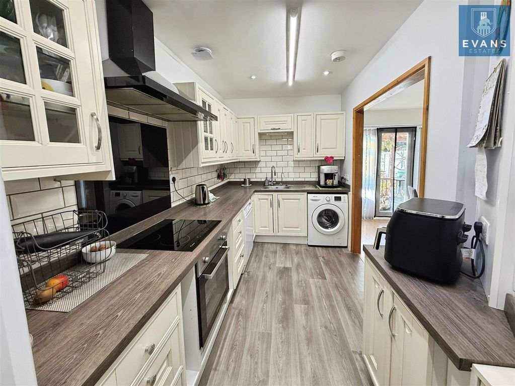 Property photo 2 of 21 Refitted Kitchen