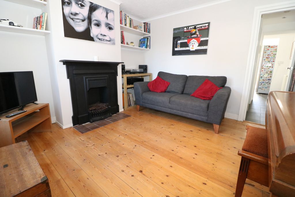 Property photo 1 of 12