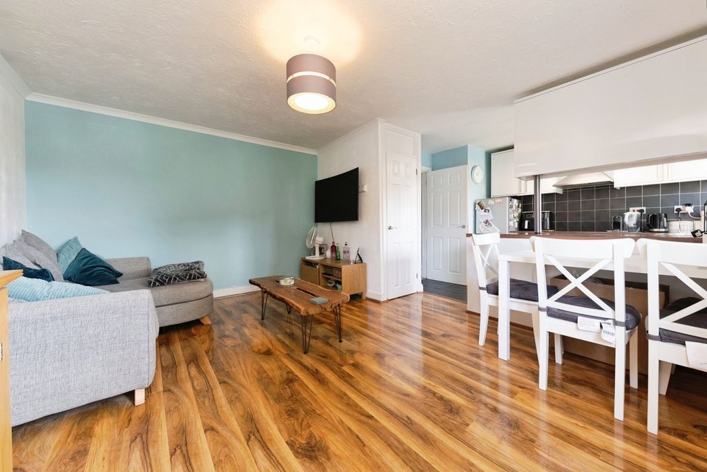 Property photo 3 of 17 Lounge/Diner