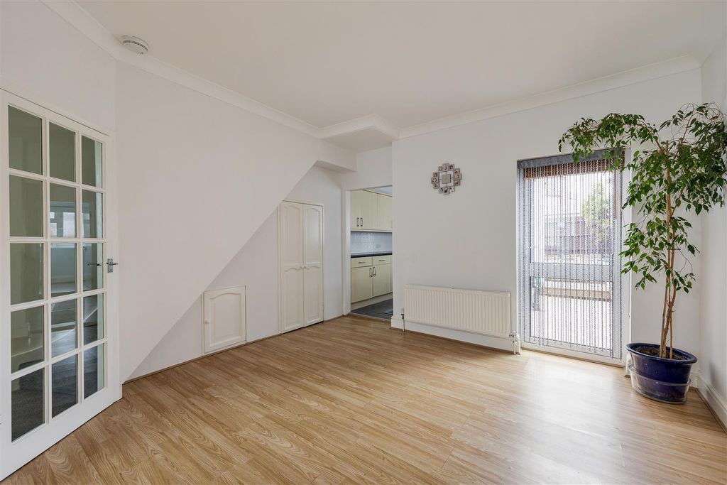 Property photo 3 of 26 Turner Road, E17